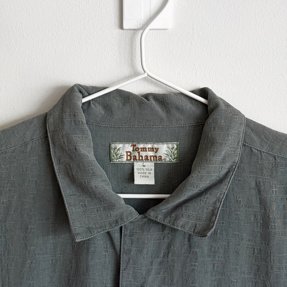 Vintage Tommy Bahama Short Sleeve Silk Button-Up Shirt M